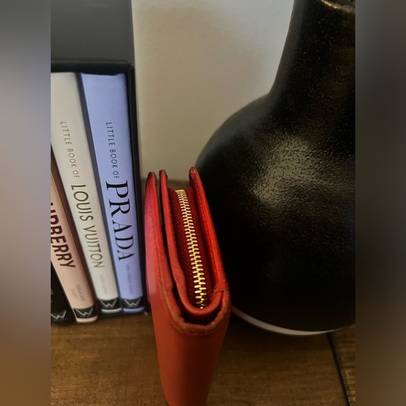 Prada Saffiano Wallet (with COA) - Picture 4 of 15